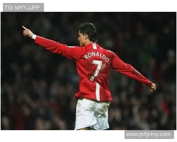 足球明星离世后亲人们的悲痛与追忆展现了无尽的爱与怀念