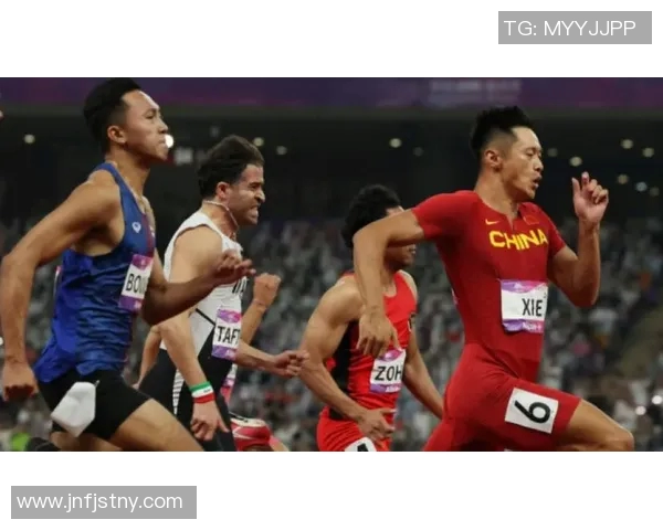 身披国旗的足球明星展现民族骄傲与团结力量的精彩瞬间 身披国旗的足球明星展现民族骄傲与团结力量的精彩瞬间