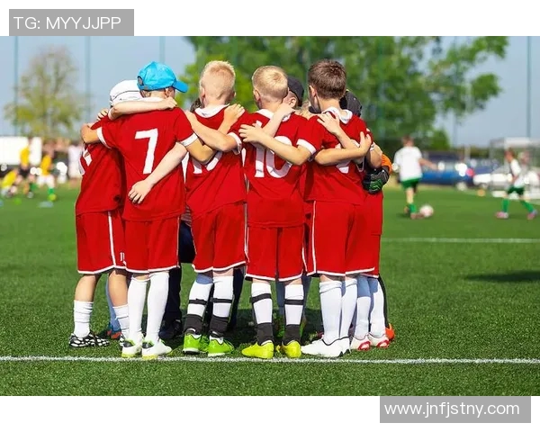 足球明星与孩子们的欢乐瞬间精彩图片集锦 足球明星与孩子们的欢乐瞬间精彩图片集锦